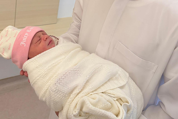 مدينة الشيخ شخبوط الطبية تحتفي بولادة خمسة أطفال جدد خلال عيد الفطر وتكرّم الأمهات الجدد